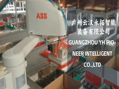 Kompaktny robot Scara z zaawansowanym systemem czujników do precyzyjnego umieszczania pudeł