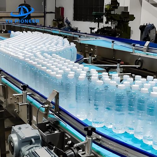 Latest company news about Uszczędnij linię produkcyjną za pomocą zautomatyzowanego systemu przenoszenia butelek